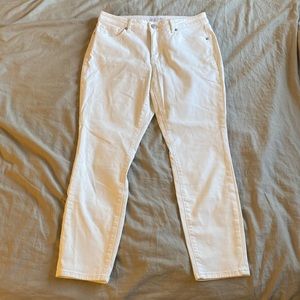 LOFT curvy skinny white jeans. Size 30. Never been worn.